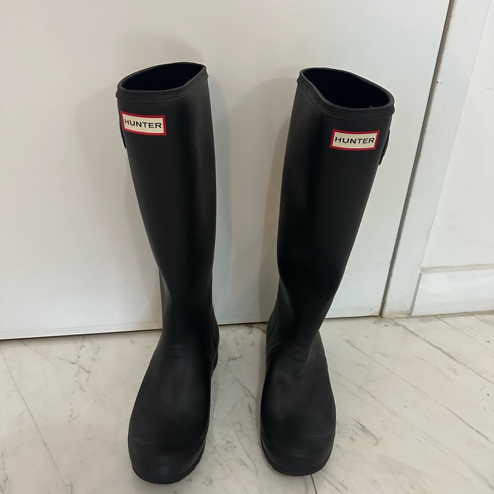 Size 8 Black Hunter Rainboots - never worn